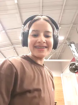 Snapshot of _vaness chatting on 12/03/24, 06:15 vaness online show from 12/03/24, 06:15