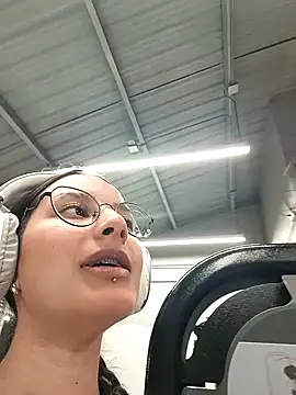 Snapshot of _vaness chatting on 01/04/25, 05:37 vaness online show from 01/04/25, 05:37