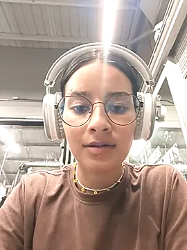 Snapshot of _vaness chatting on 01/08/25, 06:09 vaness online show from 01/08/25, 06:09