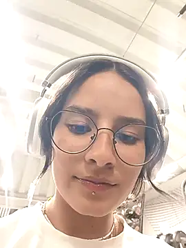 Snapshot of _vaness chatting on 01/15/25, 05:40 vaness online show from 01/15/25, 05:40