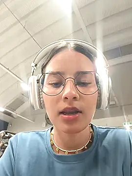 Snapshot of _vaness chatting on 01/29/25, 05:40 vaness online show from 01/29/25, 05:40