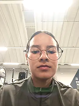 Snapshot of _vaness chatting on 02/15/25, 04:36 vaness online show from 02/15/25, 04:36