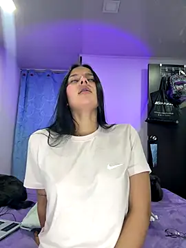 Snapshot of _vaness chatting on 10/03/25, 05:37 vaness online show from 10/03/25, 05:37