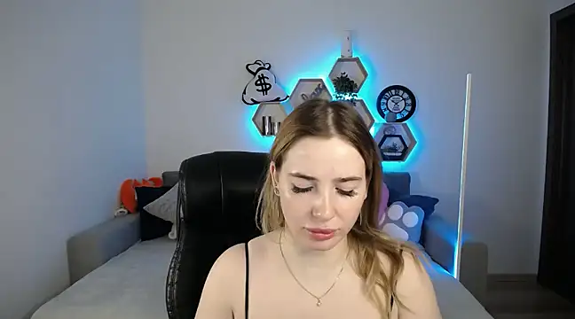 SabrinViolet online show from 02/26/25, 09:10