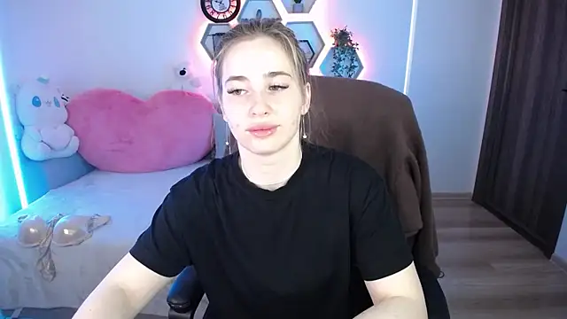 SabrinViolet online show from 04/24/26, 08:06