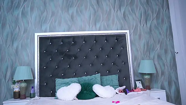 Snapshot of AnneHove chatting on 12/07/24, 05:09 AnneHove online show from 12/07/24, 05:09