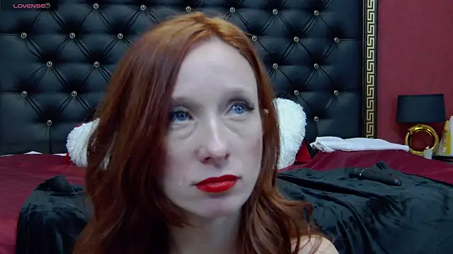 Snapshot of AnneHove chatting on 12/16/24, 09:03 AnneHove online show from 12/16/24, 09:03