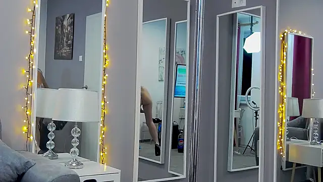 Snapshot of AnneHove chatting on 01/21/25, 09:57 AnneHove online show from 01/21/25, 09:57