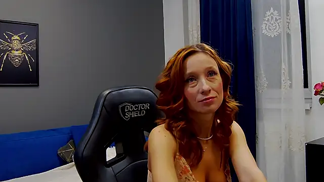 Snapshot of AnneHove chatting on 02/07/25, 03:12 AnneHove online show from 02/07/25, 03:12