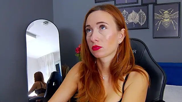 Snapshot of AnneHove chatting on 09/09/25, 05:51 AnneHove online show from 09/09/25, 05:51