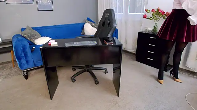 Snapshot of AnneHove chatting on 11/17/25, 06:08 AnneHove online show from 11/17/25, 06:08