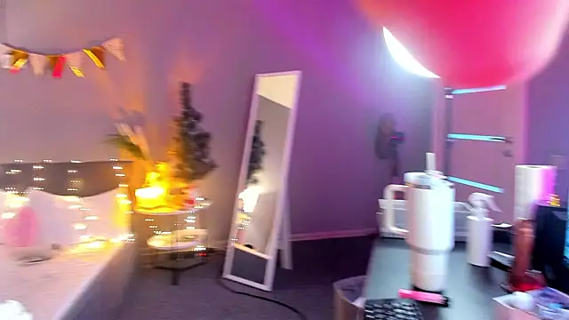 Snapshot of lilly_Cherry_ chatting on 12/20/24, 02:16 lilly Cherry online show from 12/20/24, 02:16