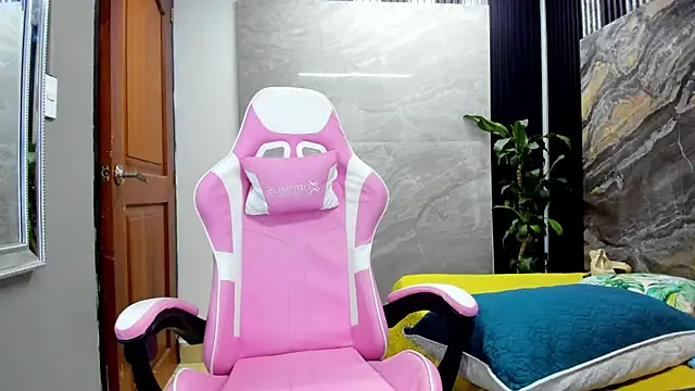 Snapshot of PamelaAnderson_2 chatting on 02/21/25, 08:18 PamelaAnderson 2 online show from 02/21/25, 08:18