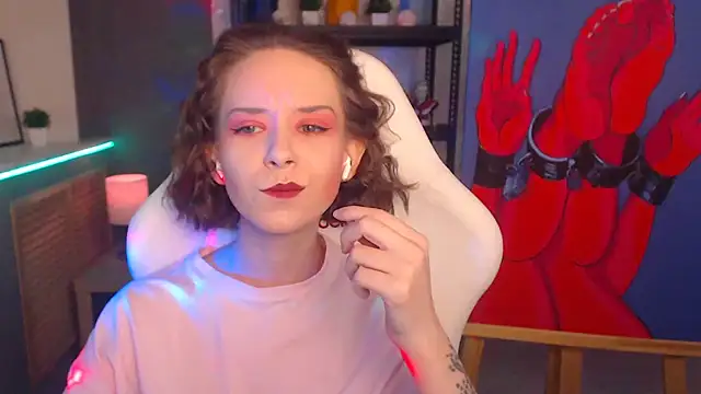 Snapshot of FascinatingEyess chatting on 12/08/24, 06:39 FascinatingEyess online show from 12/08/24, 06:39