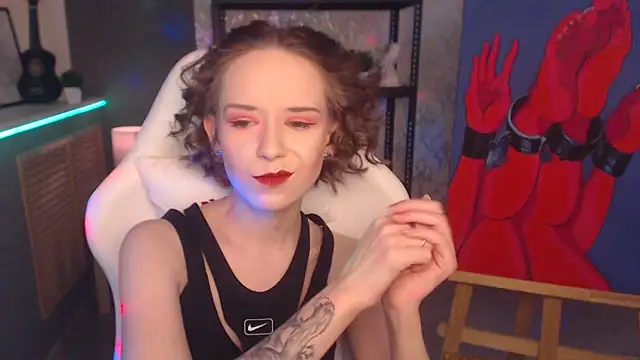 Snapshot of FascinatingEyess chatting on 03/19/25, 06:03 FascinatingEyess online show from 03/19/25, 06:03