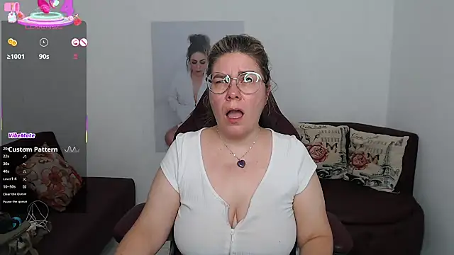 zehra sanem online show from 11/08/25, 10:48