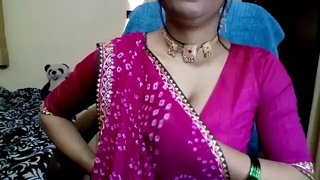 Snapshot of Queenhimanshi chatting on 02/19/26, 12:28 Queenhimanshi online show from 02/19/26, 12:28