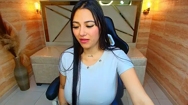 Snapshot of Dakotha_v_ chatting on 12/16/25, 03:33 Dakotha v online show from 12/16/25, 03:33