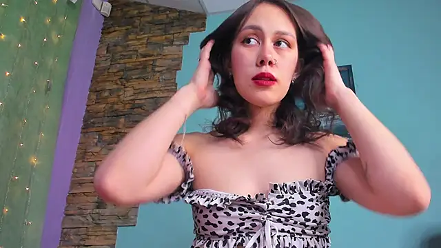 Snapshot of SofiaSolar chatting on 02/18/25, 11:22 SofiaSolar online show from 02/18/25, 11:22