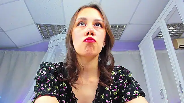 Snapshot of SofiaSolar chatting on 02/24/25, 11:21 SofiaSolar online show from 02/24/25, 11:21