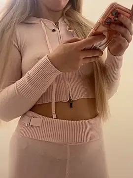 Holly-Glamour online show from 12/05/25, 05:09