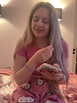 Holly-Glamour online show from 03/04/26, 03:34