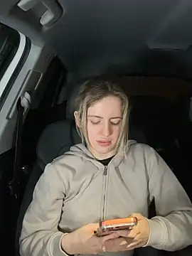 Holly-Glamour online show from 04/19/26, 09:28