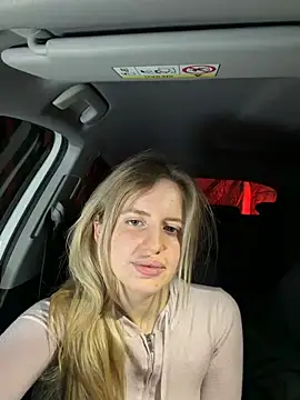 Holly-Glamour online show from 04/20/26, 09:38