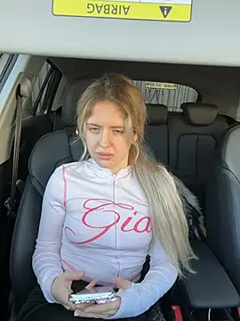 Holly-Glamour online show from 04/22/26, 06:27