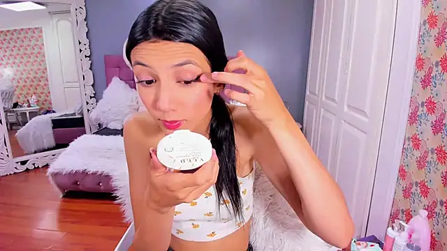 Snapshot of Iris_Stone_ chatting on 12/04/24, 07:34 Iris Stone online show from 12/04/24, 07:34