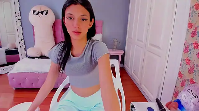 Snapshot of Iris_Stone_ chatting on 01/13/25, 04:41 Iris Stone online show from 01/13/25, 04:41