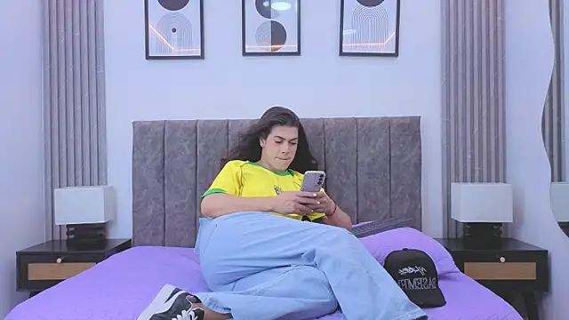 Snapshot of Luciana_Ortiz1 chatting on 06/24/26, 07:35 Luciana Ortiz1 online show from 06/24/26, 07:35