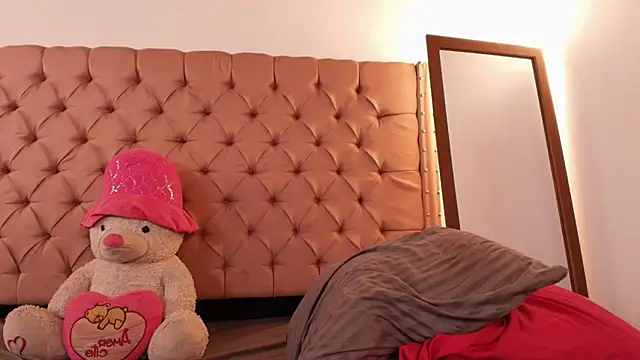 Snapshot of xanna_sweet chatting on 12/12/24, 11:47 xanna sweet online show from 12/12/24, 11:47