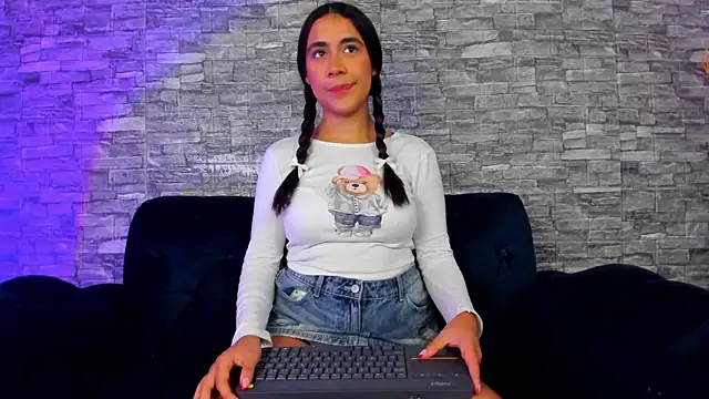 Snapshot of xanna_sweet chatting on 02/09/25, 01:56 xanna sweet online show from 02/09/25, 01:56