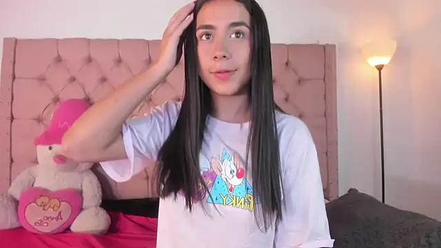 Snapshot of xanna_sweet chatting on 02/15/25, 04:56 xanna sweet online show from 02/15/25, 04:56