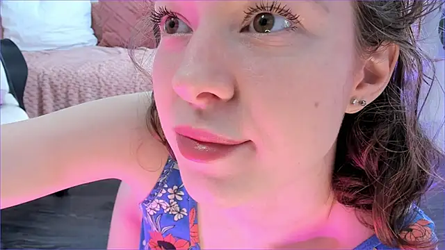 Snapshot of Viktoria_Oliverr chatting on 03/19/25, 07:40 Viktoria Oliverr online show from 03/19/25, 07:40