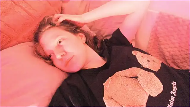 Snapshot of Viktoria_Oliverr chatting on 09/22/25, 04:58 Viktoria Oliverr online show from 09/22/25, 04:58