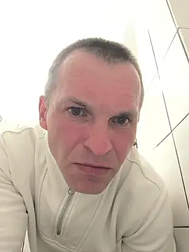 AttractiveSilk5 online show from 04/23/26, 09:39