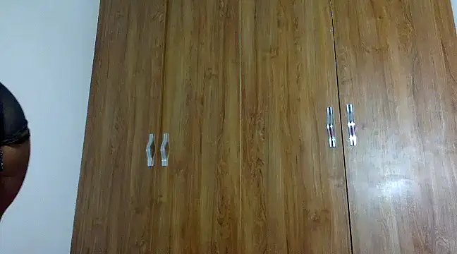 Snapshot of Rose_berry chatting on 02/21/25, 05:35 Rose berry online show from 02/21/25, 05:35