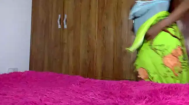 Snapshot of Rose_berry chatting on 02/21/25, 07:21 Rose berry online show from 02/21/25, 07:21