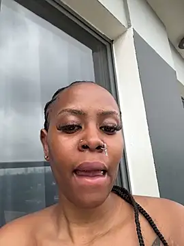 Snapshot of Rose_berry chatting on 10/04/25, 07:17 Rose berry online show from 10/04/25, 07:17