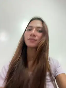 Snapshot of Ur_dreamgurl05 chatting on 07/14/26, 02:01 Ur dreamgurl05 online show from 07/14/26, 02:01
