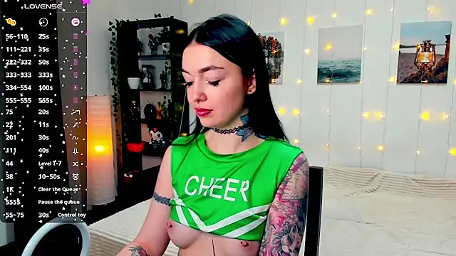 Snapshot of Magic_Allie chatting on 12/02/24, 10:56 Magic Allie online show from 12/02/24, 10:56