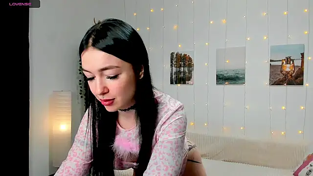 Snapshot of Magic_Allie chatting on 03/11/25, 07:25 Magic Allie online show from 03/11/25, 07:25