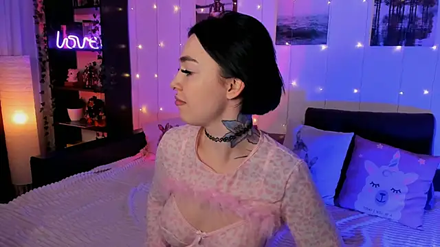 Snapshot of Magic_Allie chatting on 09/24/25, 06:22 Magic Allie online show from 09/24/25, 06:22