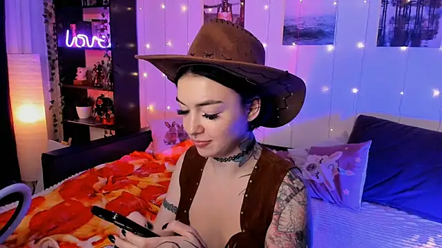 Snapshot of Magic_Allie chatting on 09/26/25, 08:13 Magic Allie online show from 09/26/25, 08:13