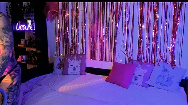 Snapshot of Magic_Allie chatting on 10/15/25, 07:47 Magic Allie online show from 10/15/25, 07:47