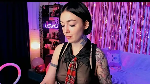 Snapshot of Magic_Allie chatting on 10/19/25, 07:47 Magic Allie online show from 10/19/25, 07:47