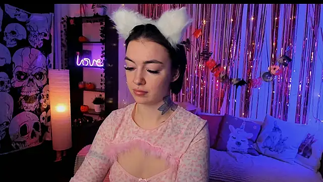 Snapshot of Magic_Allie chatting on 10/27/25, 07:51 Magic Allie online show from 10/27/25, 07:51