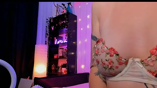 Snapshot of Magic_Allie chatting on 11/14/25, 06:56 Magic Allie online show from 11/14/25, 06:56